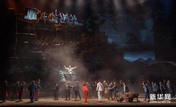 4月20日，演员在国家大剧院表演民族歌剧《沂蒙山》。新华社记者 翟健岚 摄