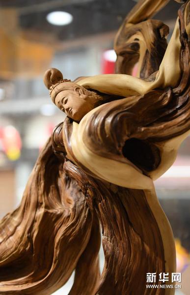 这是在建德市梅城镇的展厅陈列的徐惠东木雕作品（5月24日摄）。新华社记者 翁忻旸 摄1