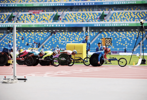 男子10000米T54级轮椅竞速决赛 本报记者 贾宁 摄