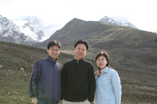 全国政协委员刘昕带研究生在青藏高原考察2