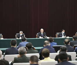 蔡奇看望出席全国政协十四届一次会议委员并参加讨论