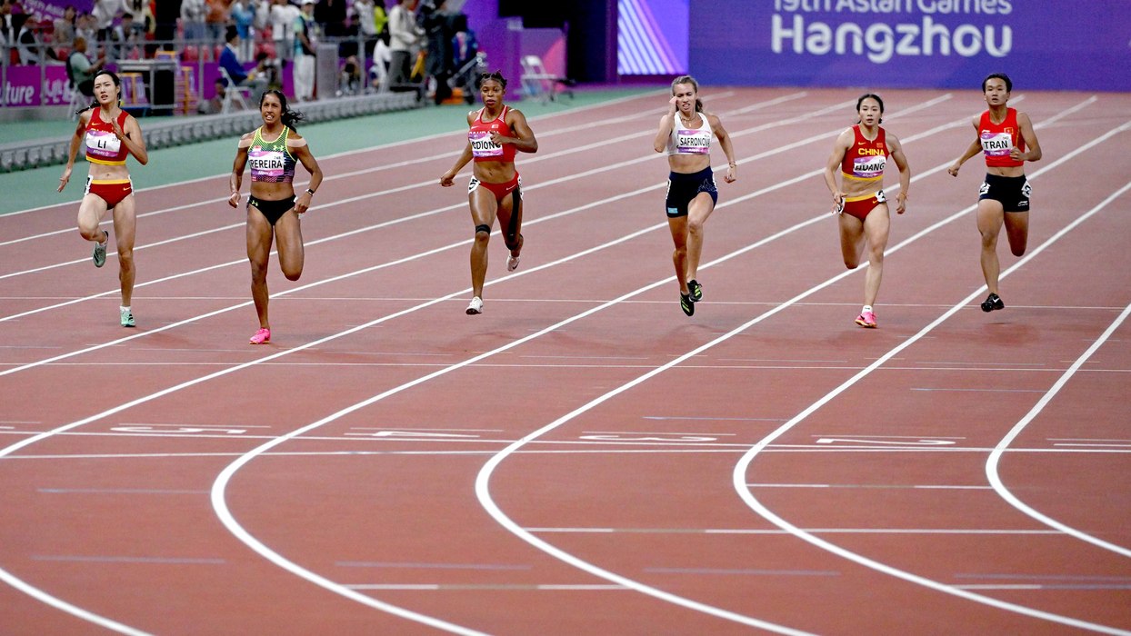 【高清组图】女子200米决赛：李玉婷23秒28的成绩收获银牌   