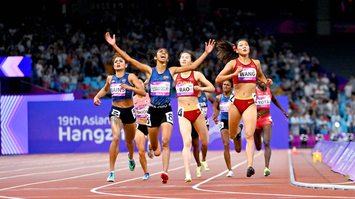 【高清组图】女子800米决赛中，中国名将王春雨亚运再获奖牌