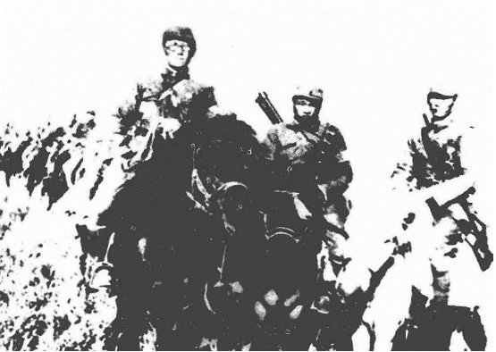 ▶ 参加新四军时期的范文澜（左）