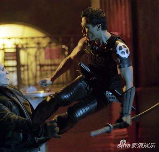 甄子丹出演并担任《刀锋战士2》动作指导。